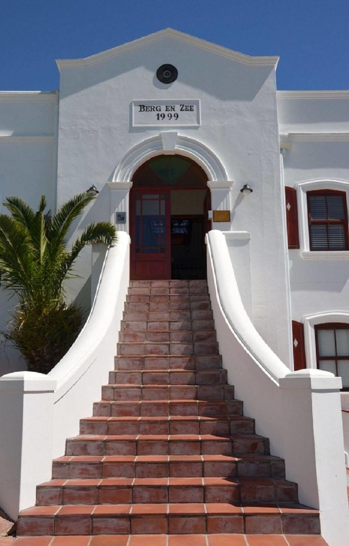 Berg En Zee Guesthouse Gordons Bay Exterior photo