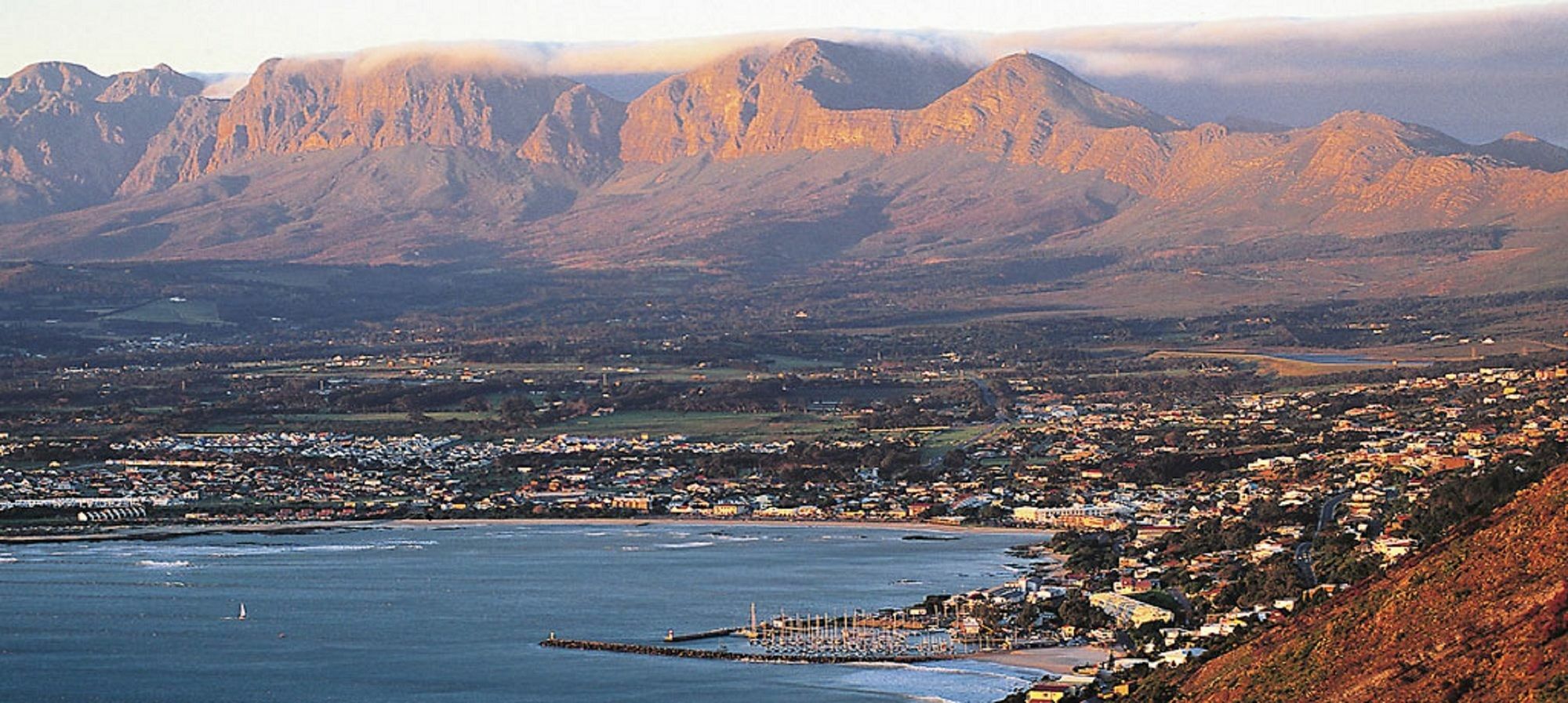 Berg En Zee Guesthouse Gordons Bay Exterior photo